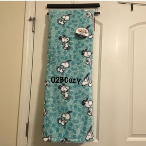 Peanuts Teal Snoopy Floral Throw